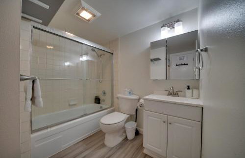 Eastside Tech Hub Home Base Near I-90 and Factoria! - Foto 16