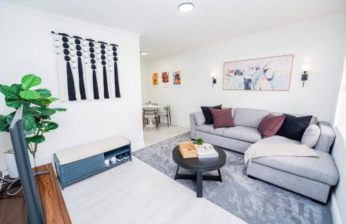 Close to the Action, Peaceful When You Return - Foto 3