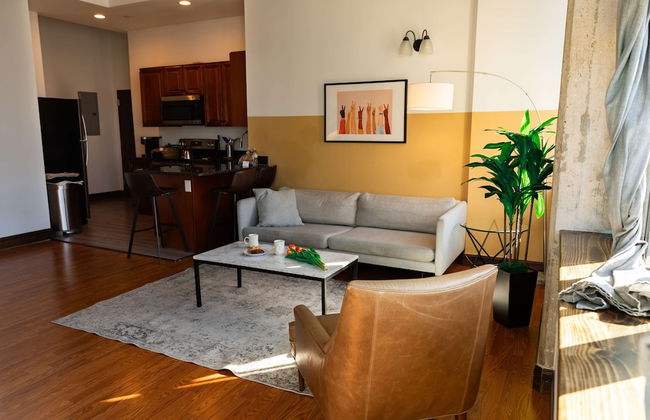 Sosuite 2BR Apt w W/d, Gym, On-site Restaurant - Photo 9