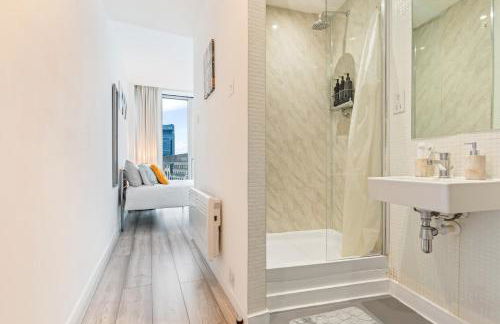 #79 World Famous Rotunda Skyline Views - Near Victoria Square - Sleeps 6 - " Perfect for contractors and Families" - Foto 27