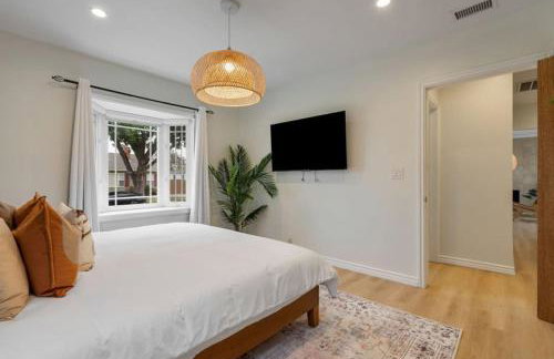 Stunning Retro Beach Oasis, Dual Living, Pool - Foto 7