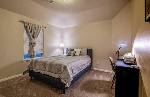 New Beautiful 4/BR Vacation Home - Photo 9