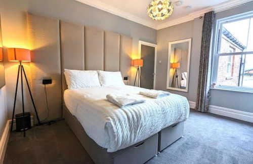 Lux 2 Bed Apartment, 2 Parking spaces, 1 minute to Metrolink - Photo 20