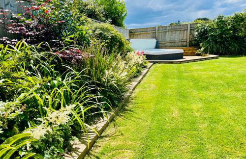 The Cuckoo's Retreat - Luxurious home with private garden & jacuzzi - Photo 22