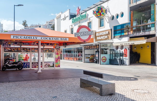 Poolside Apartment with 2 bedrooms, patio and BBQ - Foto 41