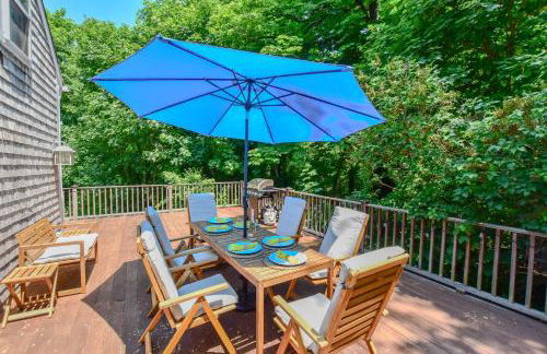 Short drive to town and popular beaches - Photo 1