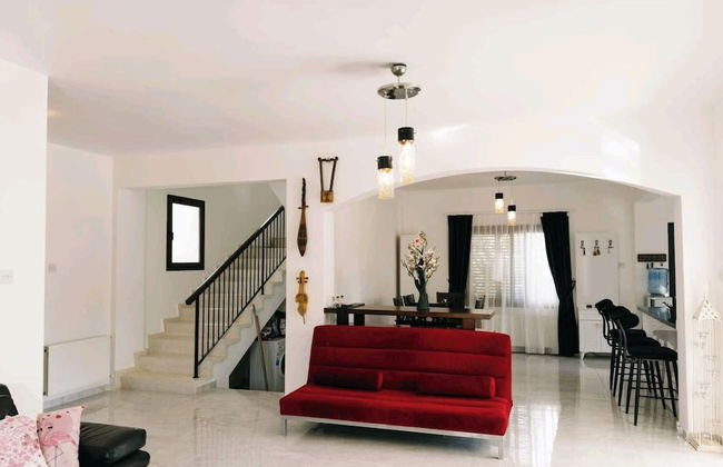 Villa for 9 Guests, Pool, Parking, Walk to Beach - Foto 10