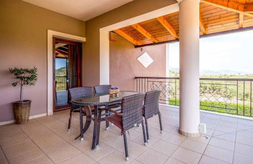 Maggie Alonia - Photo 15