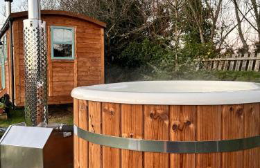 Cornwall Shepherds Hut - Hot Tub & Cosy Log Burner - Photo 5