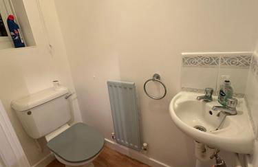 2-Bed Home with Parking, Near Airport, NEC & JLR - Foto 26