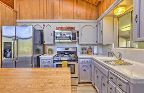 Lovely Oakhurst Cabin with Deck and Mtn Views! - Foto 11