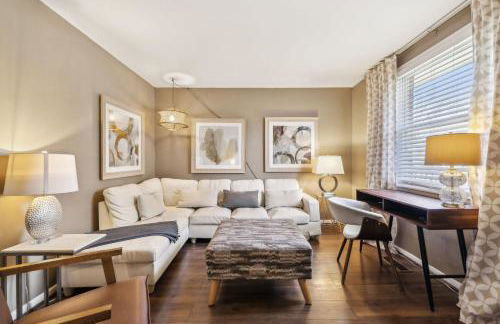 Belmont kings 1 mile to downtown and park free - Foto 1