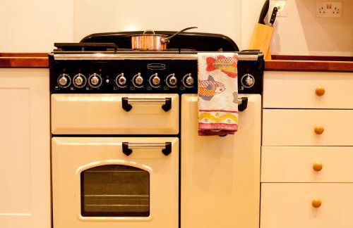 Old Coastguards - Stunning Historic Cottage - Photo 9