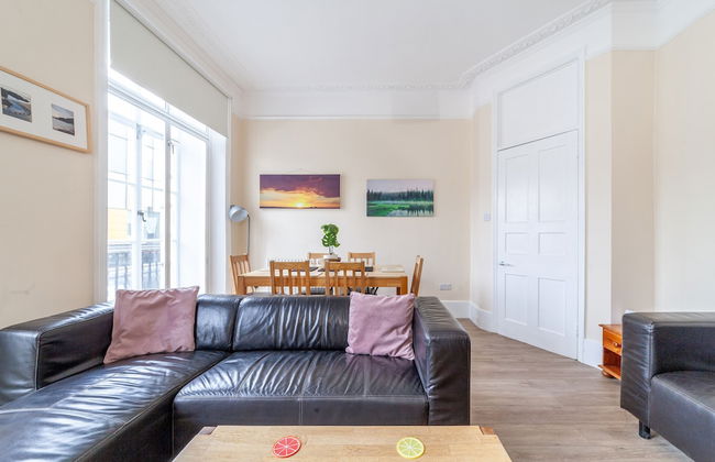 Spacious 3-bed flat by popular Waterloo - Photo 25