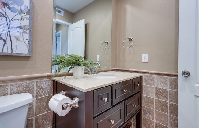 Beautiful Backyard Oasis 5 bedroom 3 Bathroom Home - Foto 26