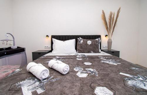 Villa Mina with a private pool in Pula - Photo 41