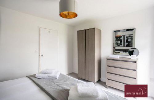 Knaphill Woking - 2 Bedroom House - With Garden - Photo 11