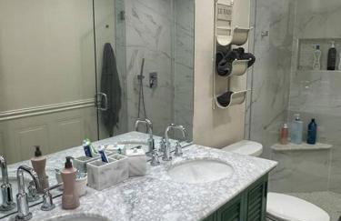 The Most Desired Summer Retreat with Private Pool Just 5 Minutes from the Beach - Foto 43