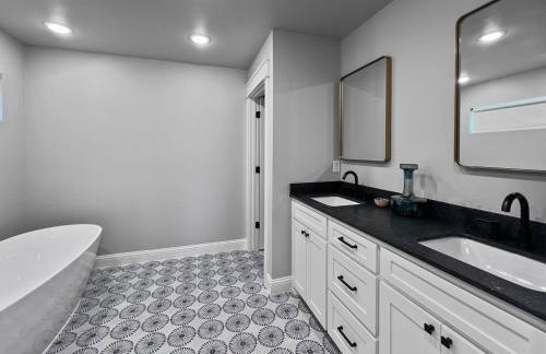 Lakefront Retreat with Sandy Beach! - Foto 9