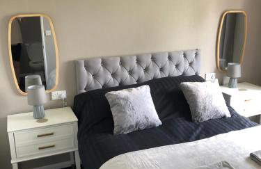 Spacious Lodge With Hot Tub - Foto 13