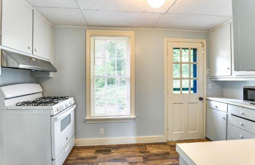 Near Shops and Parks Dog-Friendly Maryland Gem - Photo 8