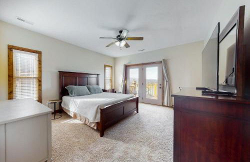 Spacious Lakeview Townhouse Sleeps 8 Deck Grill - Foto 1