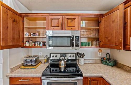 Fully Stocked Home with Hot Tub and Private Yard - Photo 14