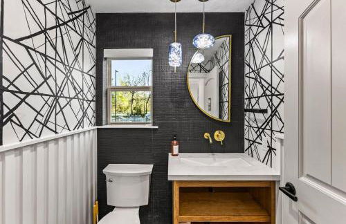 The LUX at West Event & Stay, Pool, Golf & Pickle - Foto 41