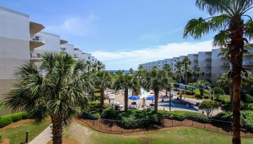 Gorgeous Overlooks The Courtyard in Classic Coastal Style Waterscape C400 - Foto 3, Other