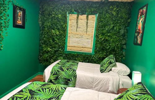 Kikis Tikis! Fun Themed Home - Foto 29