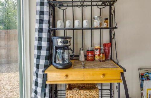 Charming Gravois Mills Escape with Private Backyard! - Foto 13