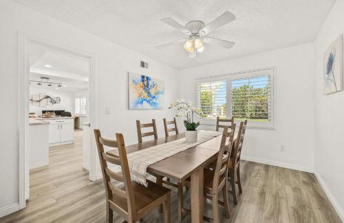 Newly Remodel Luxury Home with Hotel-Like Amenity - Foto 17