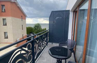 SOLEK, Apartamenty hotelowe i pokoje gościnne ze śniadaniem, przyjazne zwierzętom, wyjątkowe, z widokiem na Jezioro Jamno i w bardzo bliskiej odległości od morza - Foto 35