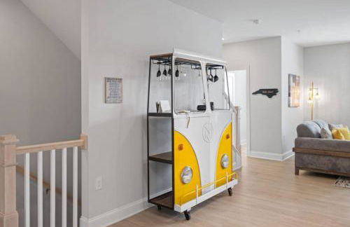 NEW Luxury Condo, Rooftop Terrace, EV Charger! - Foto 24