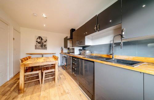 Bottom of Royal Mile 7 Beds Sleeps 12 3 Bthrooms - Photo 5