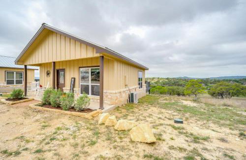 Center Point Countryside Cottage with Deck, Grill! - Photo 25