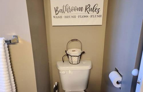 No Cleaning Fee BYU Creamery WD 65 TV King - Foto 18