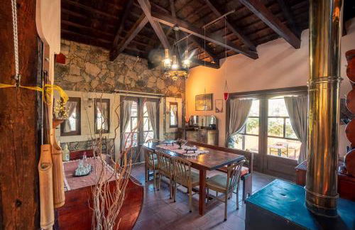 Rustic Retreat - Private Pool in Nature's Embrace - Photo 6