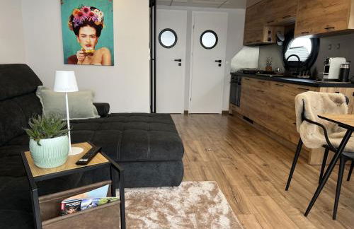 Hausboot mit Motorboot - Foto 4