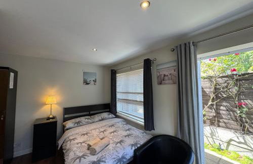 Studio-2 Staines,Heathrow, London-own entrance - Foto 6