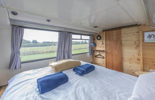 Double Decker Bus on an Alpaca Farm Sleeps 8 - Foto 76