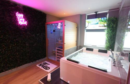 Luxury Flat,Sauna, Jacuzzi, Free Parking - Foto 8