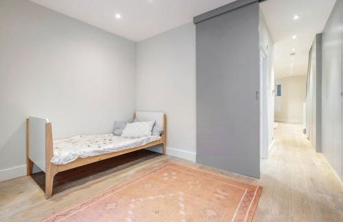 Stylish 3-floor 3bed home with garden near river - Foto 35