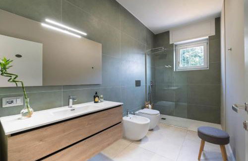 Vivi Milano B - Elegant & Bright 5-Bedroom Flexible Apartment Near Fair with Free Parking - Foto 17