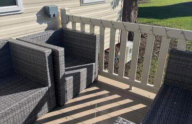 Cozy Caravan at Tower Lawn, Haggerston Castle Perfect Family Getaway - Foto 7