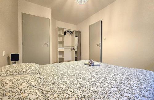 Le Parc Jean Édouard - Spa avec jacuzzi privé - Superbe villa 4 chambres - 9 couchages - 6 lits - Poêle - Parking - Climatisation réversible- Terrasse ombragée et grand jardin - Foto 34