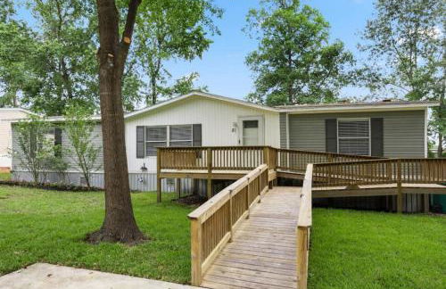 Accessible 3BR Home Sleeps 12, Pet-Friendly, Near Lake Conroe - Foto 1