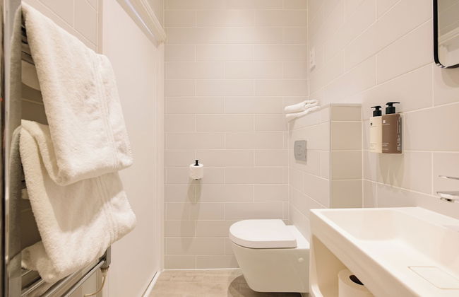 Leicester Square 3rd Floor Studio - Photo 35