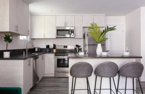 Relax in Spacious 3BR Apt Sleeps 8 and Parking - Foto 12