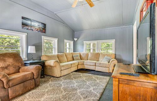 Lake Escape with Hot Tub and Docks in Hope! - Foto 9